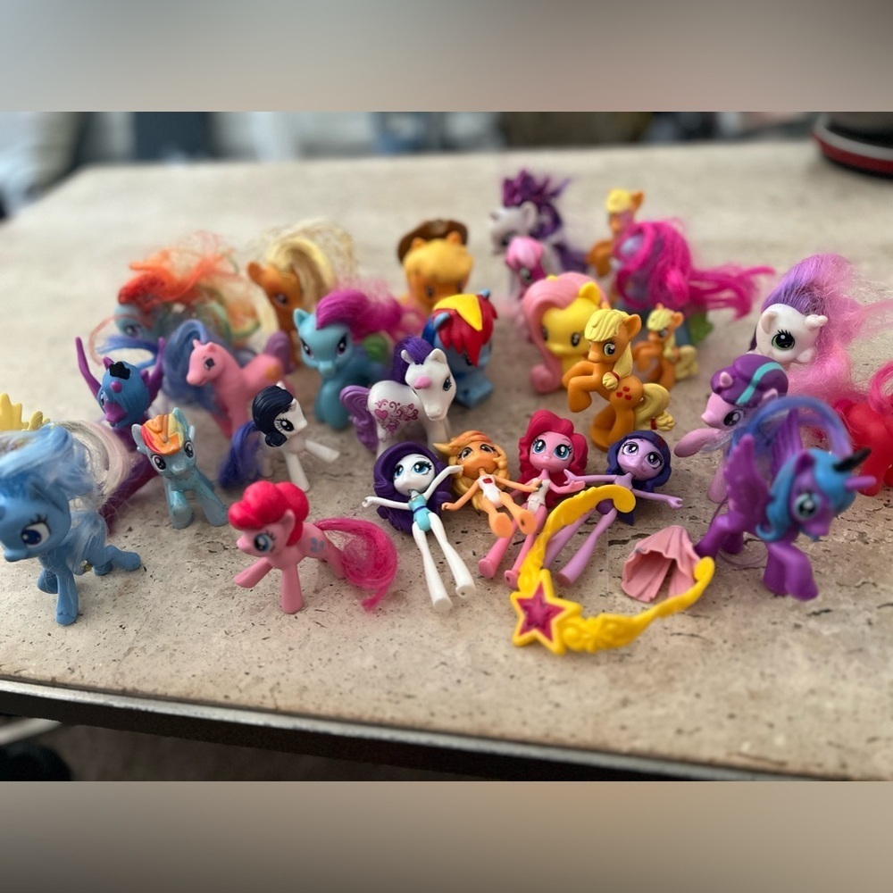 My Little Pony Mixed Lot Mini Figures 24 Ponies 4 Equestria Girls
